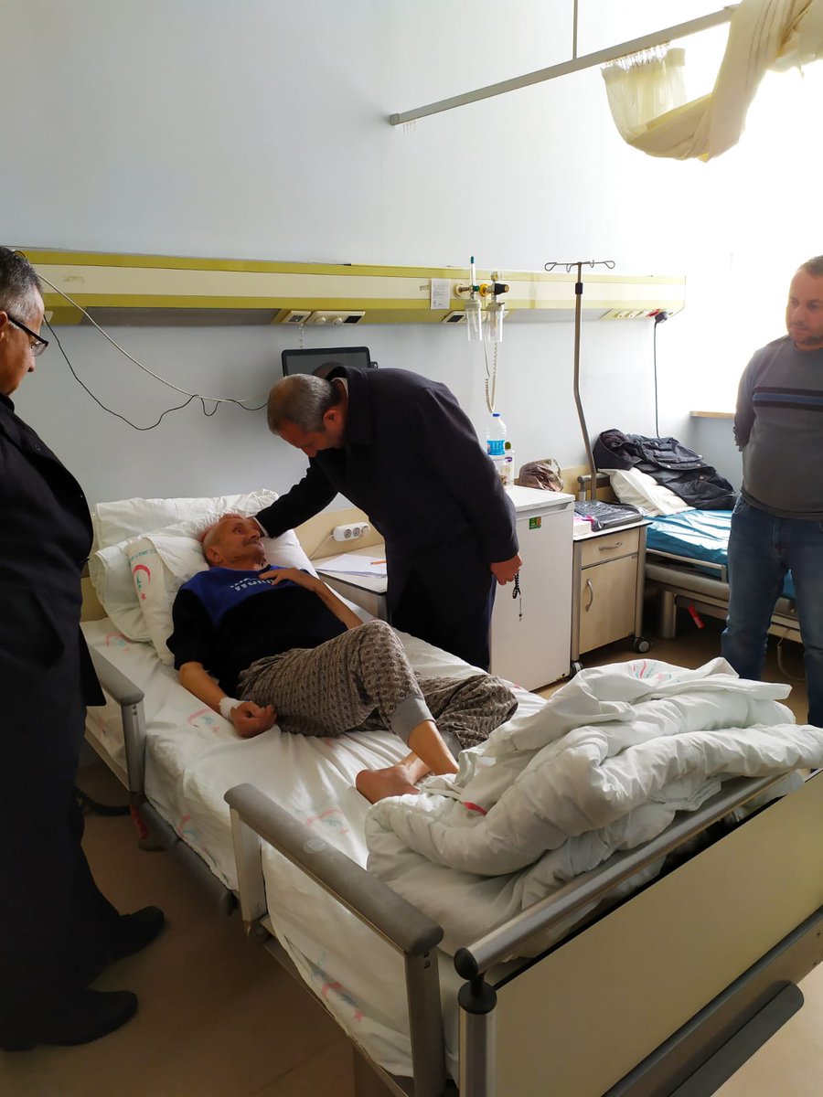 ismaildmirci30's tweet photo. Hakkâri Devlet Hastanesi'nde hasta, yatmakta olan vatandaşlarımıza ziyarette bulunduk. Şifa bekleyen herkese Cenab-ı Hak acil şifalar versin... https://t.co/gxaUGKHIGN