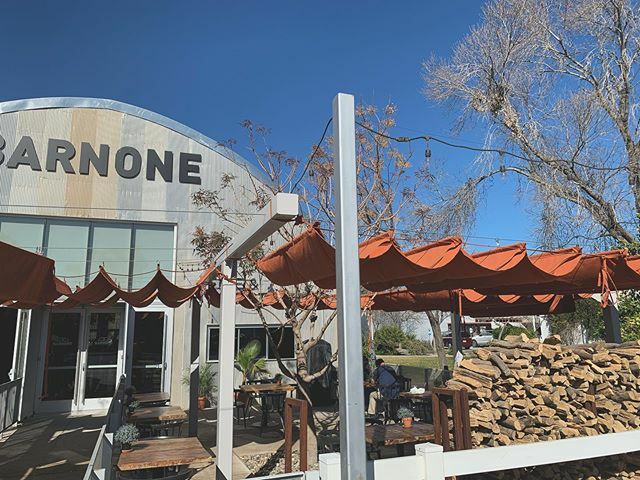 Fall on the patio @barnoneaz 🍕🍺🍷 ift.tt/3b2sP8C