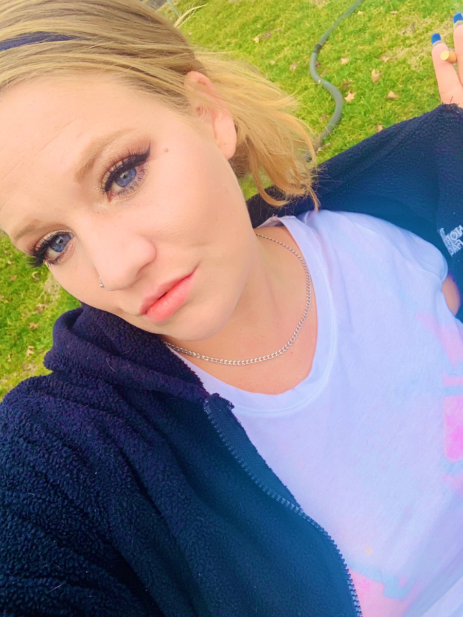 This weight im packin’ around seems like its gettin harder to hold. I’m foreal stressed beyond measures, but I won’t fold.