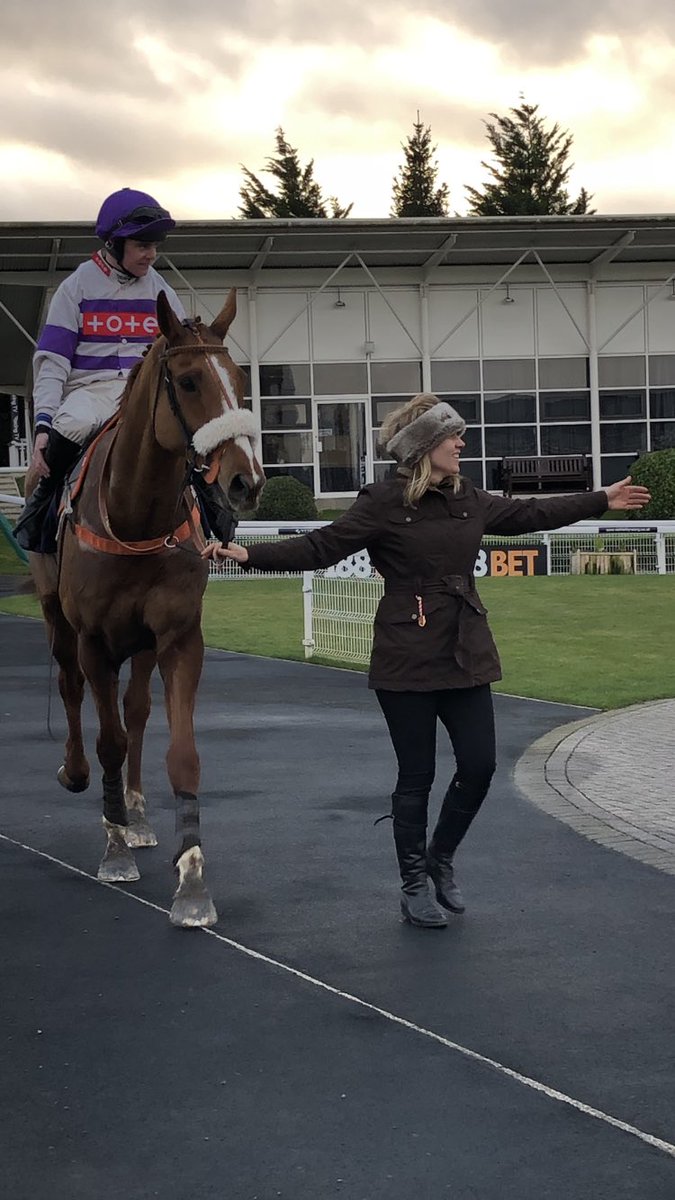 FluffyPickle's tweet photo. Can’t beat your favourite trainer having a winner Congratulations @NRuthJefferson @HamiltonJamie1 #Secretestream #teamjefferson https://t.co/OZ71fc3CHs