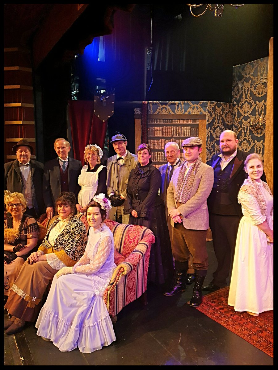 PresentStage's tweet photo. Great team! #houndofthebaskervilles https://t.co/TzbtF8ao5L