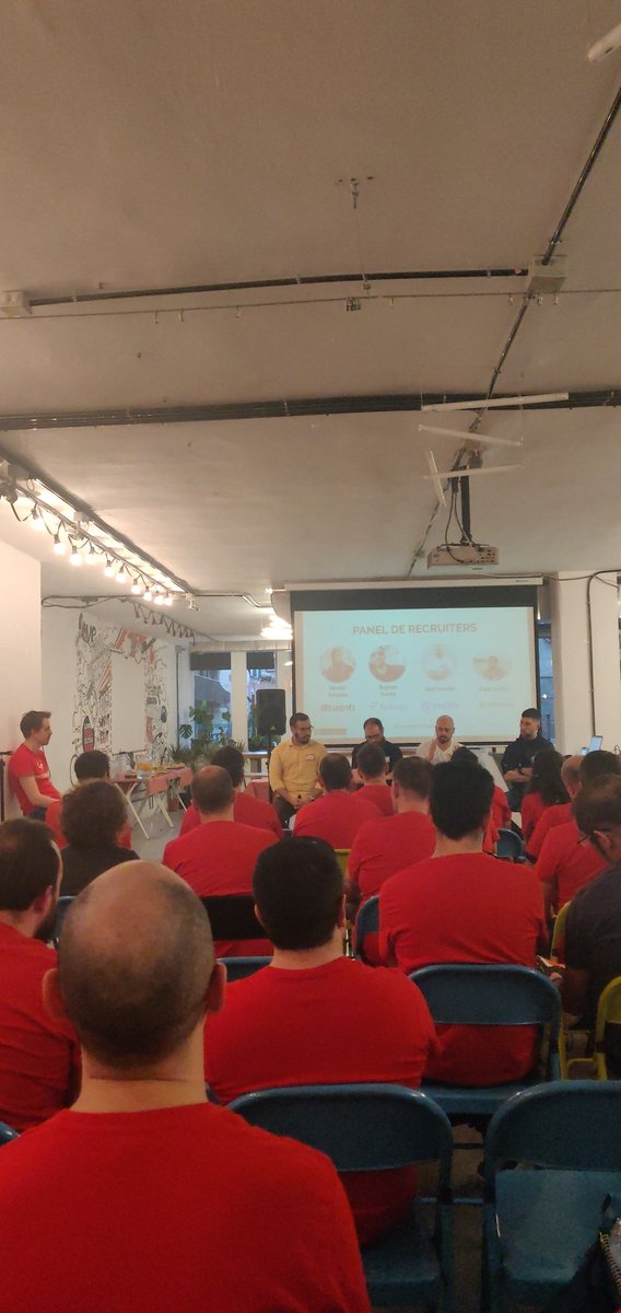 jarvalle's tweet image. Gran charla en #ArchitectCoders sobre procesos de selección de la mano de @npatarino de @TuentiEng @pablito_az de @eDreams @ruyman_cc @fintonicDev y Saúl Llorente de @cabify_espana