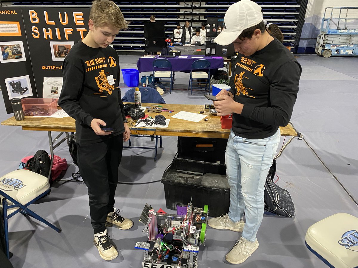 ASRobotix's tweet image. BlueShift is currently in 6th place after two rounds! @AshevilleSchool #GoBlues