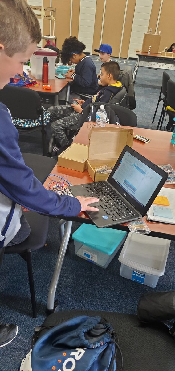 kelleyjostone's tweet photo. What?!?! 3-5th graders are programming Arduino with C++ programming!?! That's right!! #arduino #codinginaction #wsd3 https://t.co/RtYOKmwq6n