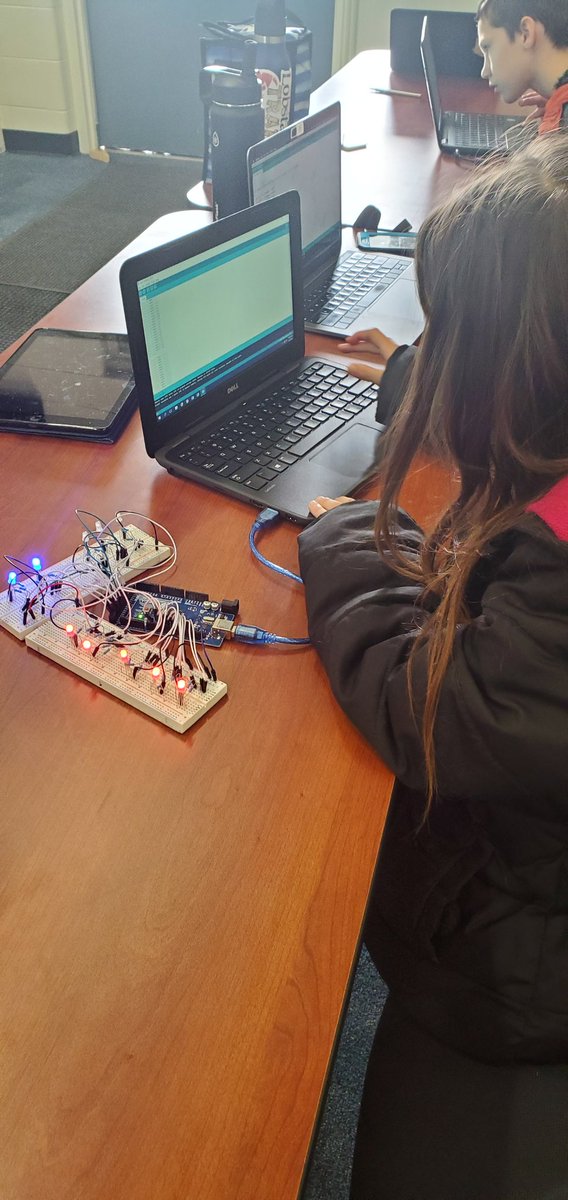 kelleyjostone's tweet photo. What?!?! 3-5th graders are programming Arduino with C++ programming!?! That's right!! #arduino #codinginaction #wsd3 https://t.co/RtYOKmwq6n
