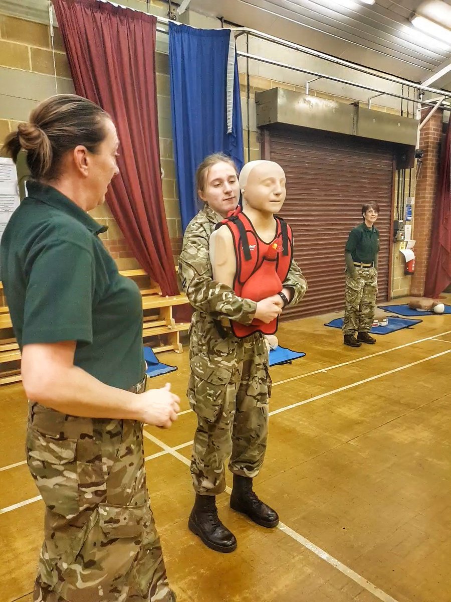 132Detachment's tweet photo. Effective #CPR , how to use an #AED and treat a casualty while choking are only of the few things we teach cadets in the #ACF. #FirstAid is a vital skill that all of out cadets get trained on and are able to transfer into their every day lifes. Check out https://t.co/QtEWwtUYq6 https://t.co/gKBFZVF0TY
