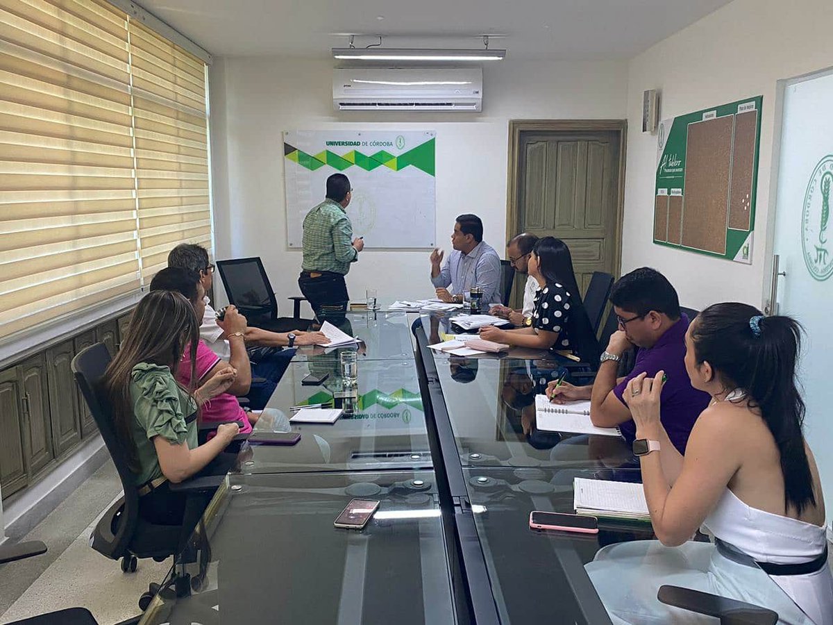 MarquezFunez's tweet photo. El día de ayer 31 de enero de 2020, estuvimos acompañando al Secretario de Educación Dptal @GabrielMorenoG_ a la 1ra reunión con Directivos de @Unicordoba_Col rector @JTorresOviedo y Decano de la Facultad de Educación @MANCORTI trabajaremos por la Educación de Córdoba @Mac_Dito https://t.co/GhhbszG8D6