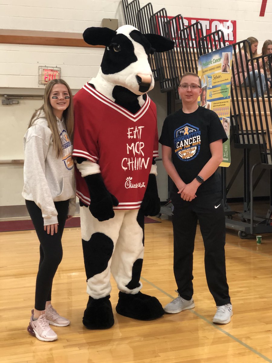 MattB_Man's tweet photo. Coming up at half time our very own ⁦@crobby10⁩ will participate in a shooting competition.  If he wins he gets free ⁦@ChickfilA⁩ for a year.  I’ll live tweet once he starts. 

#3Rob https://t.co/bz8X4iGxBq
