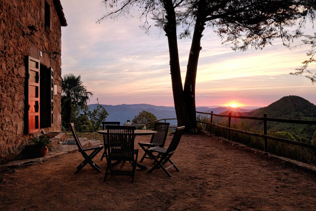 trlaselva's tweet photo. Postes de sol que enamoren...
Foto feta a la nostra casa rural "Fontdellops" a #Arbúcies.
🌅 https://t.co/1MDN6mkpnP 🌅
#hivern #RuralSelva #LaSelva #TurismeLaSelva #Catalunya #Booking #casarural #escapadarural #CostaBrava #Girona #Barcelona #allotjament #montseny #capvespre https://t.co/eizkudHsli