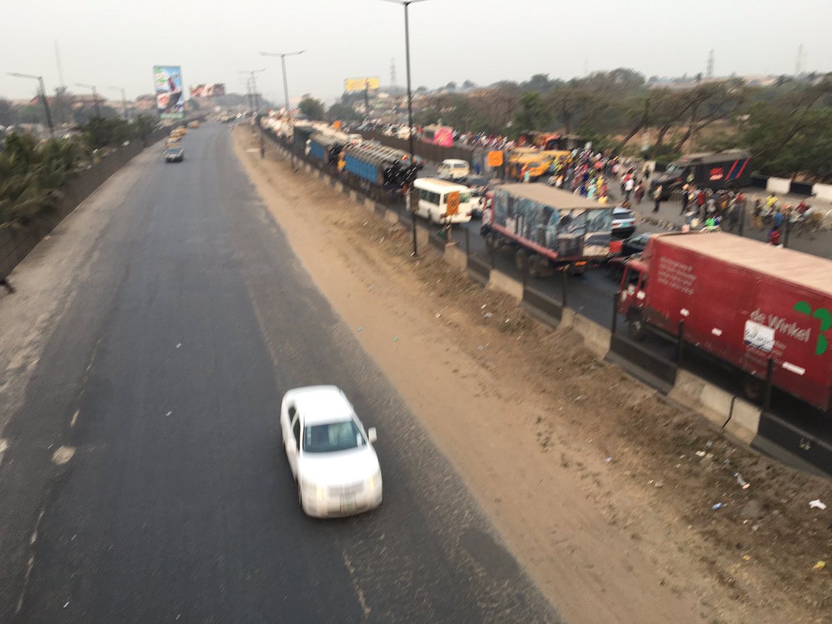 TrafficChiefNG's tweet photo. [6:55PM] @Williams_chi: Lagos-Ibadan Express way right now.  @TrafficChiefNG #trafficfm #LEICHE #SaturdayThoughts #TrafficAlert https://t.co/zcK69FpuVR #TrafficChief