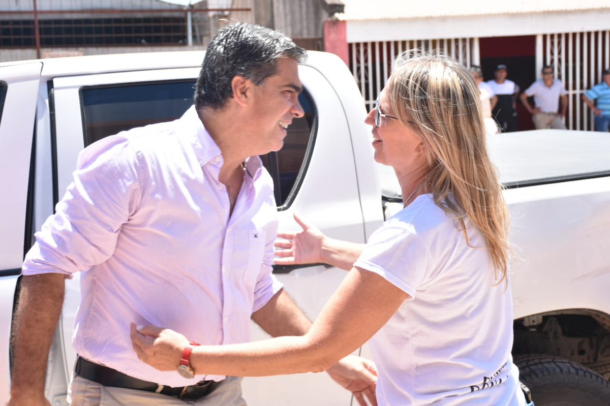 👉Gran operativo de entrega de tarjetas Alimentar en Charata. Chomiak recibió al Gobernador Capitanich y celebraron que este programa que otorga este beneficio a 1903 familias
<a href="/jmcapitanich/">Jorge Capitanich</a> @anitaraqui @chomiakml