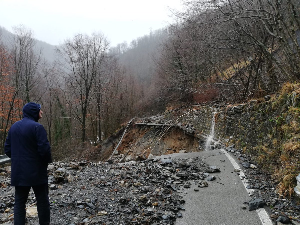 📌🚧⛔️ #viabilità #protezionecivile #garfagnana  #careggine si punta alla riapertura del by pass comunale in tempi brevi per consentire di arrivare ad Isola Santa dopo la frana abbattutasi sulla sp 13 di Valdarni.
👉 leggi il comunicato stampa bit.ly/2RNmDK7