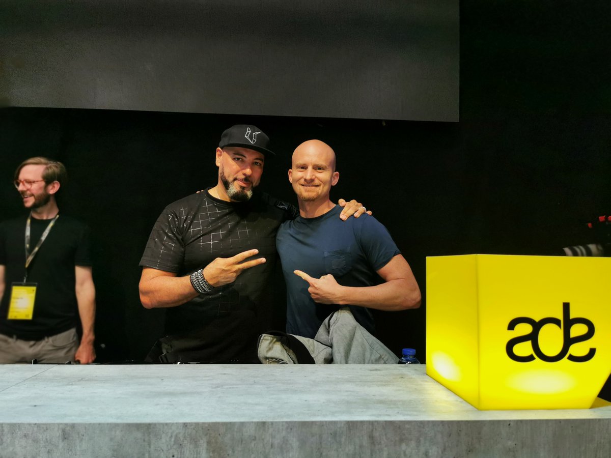 XaviDiazDj's tweet photo. ADE2019
@DJRogerSanchez
#ADE #ADE2019 #PIONEERDJ #AMWFM
#djlife #djlifestyle https://t.co/4yUxsa25xa