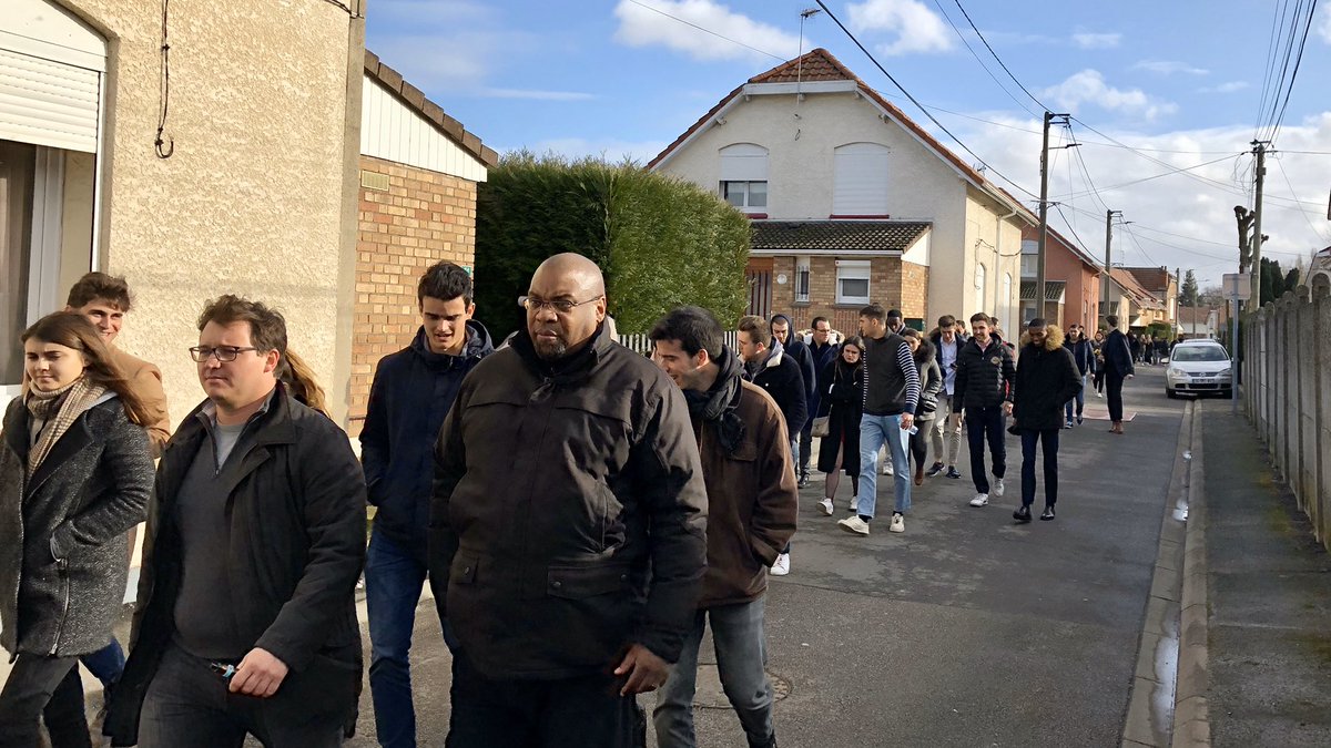 Les <a href="/JeunesMacron/">Les Jeunes avec Macron</a> n'étaient pas en Safari comme peut le dire <a href="/SteeveBriois/">Steeve Briois</a>
Nous sommes venus échanger avec les héninois et comprendre le vote <a href="/RNational_off/">Rassemblement National</a>
La promotion des idées progressiste est notre combat et #FaceAuRN les Jam répondront toujours présents 
#ForumJAM2020