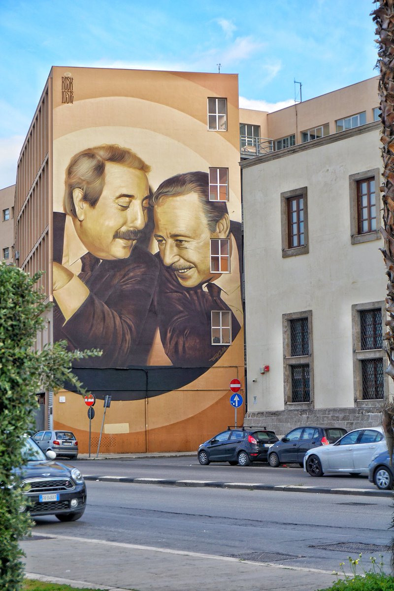 Ed eccoci a Palermo! 😍
#Palermo é un caleidoscopio di arte, bellezza, degrado, emozioni, stili e integrazione: in poche parole, è una figata! 😎

Ah, le arancine (qui sono femmine) e i cannoli non ci sono nel caleidoscopio, sono finiti nella nostra pancia!! 😜
#Travel #Sicilia