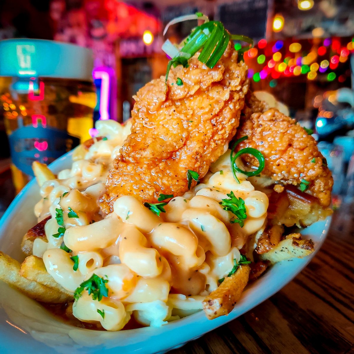 Leopoldstavern's tweet photo. 🗣WINNIPEG! REGINA! SASKATOON! CALGARY!LA POUTINE WEEK is here!🗣⁣
⁣
SUNNY D HOT HONEY MAC &amp; CHEESE! Chicken fingers, waffle, macaroni, fries, chicken pepper gravy, house cheese sauce, mixed cheese AND curds with green onion! 😱⚡️❤️⁣
⁣
#seeyouatleos #leostavern #poutine https://t.co/FqiiZxgpek