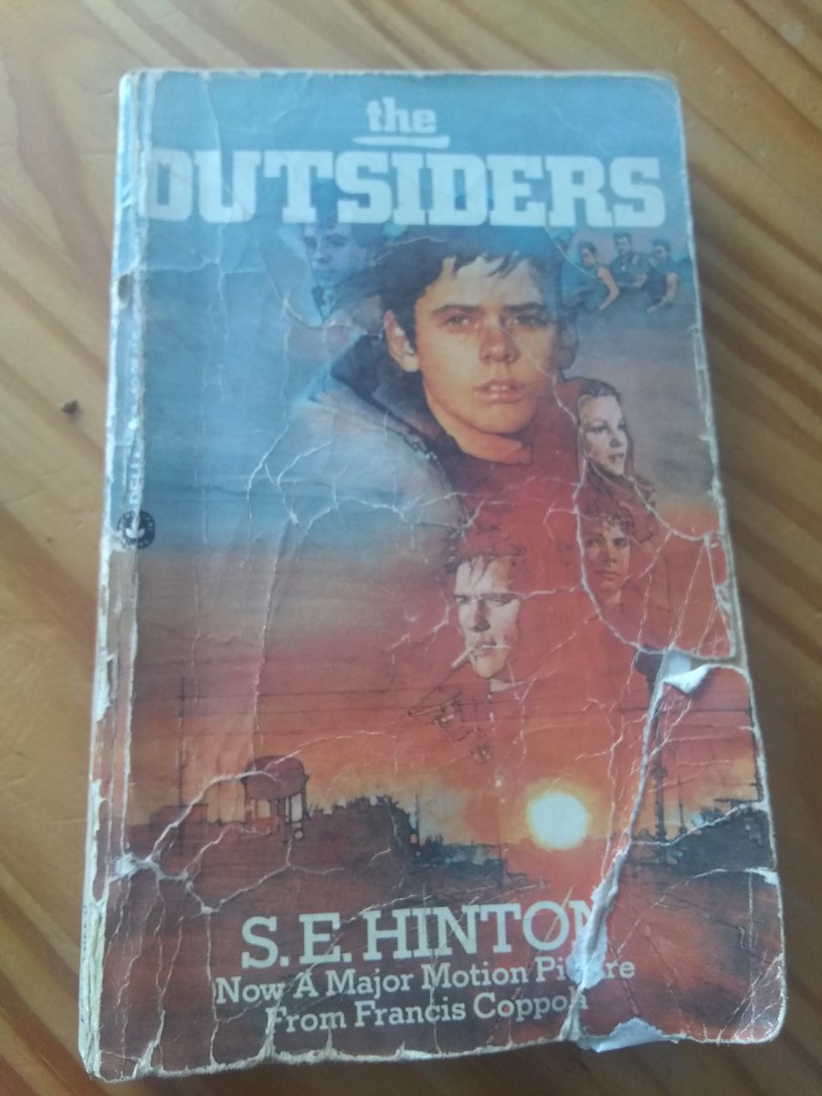 sarahmc_photo's tweet photo. Got rid of all the Sweet Valley High and Flowers in the Attic......many years ago. But this I kept. 1983. #staygold #sortingday https://t.co/eGViVGpi25
