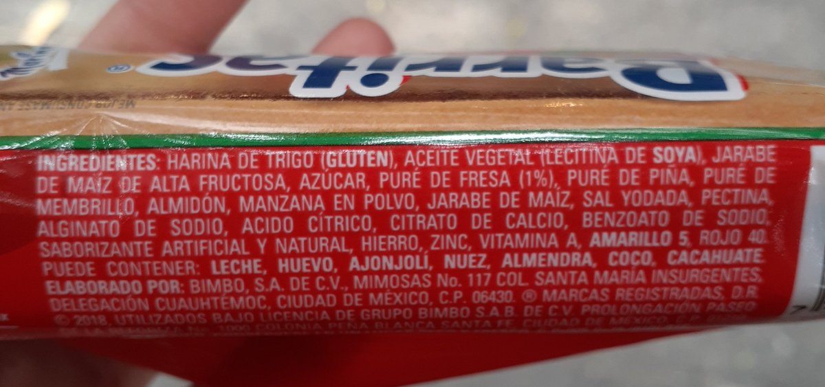 anna_larr's tweet photo. Barritas Marinela: Harina de Trigo, aceite vegetal (soya), jarabe de maíz de alta fructosa, azúcar, sodio, colorantes y solo 1% de PURÉ de fresa...

Also Barritas Marinela: "¿Así o más fruta?" 🤦🏻‍♀️🤦🏻‍♀️🤦🏻‍♀️

Por eso importa un #EtiquetadoClaroYa! https://t.co/1hd0Fe8U3p