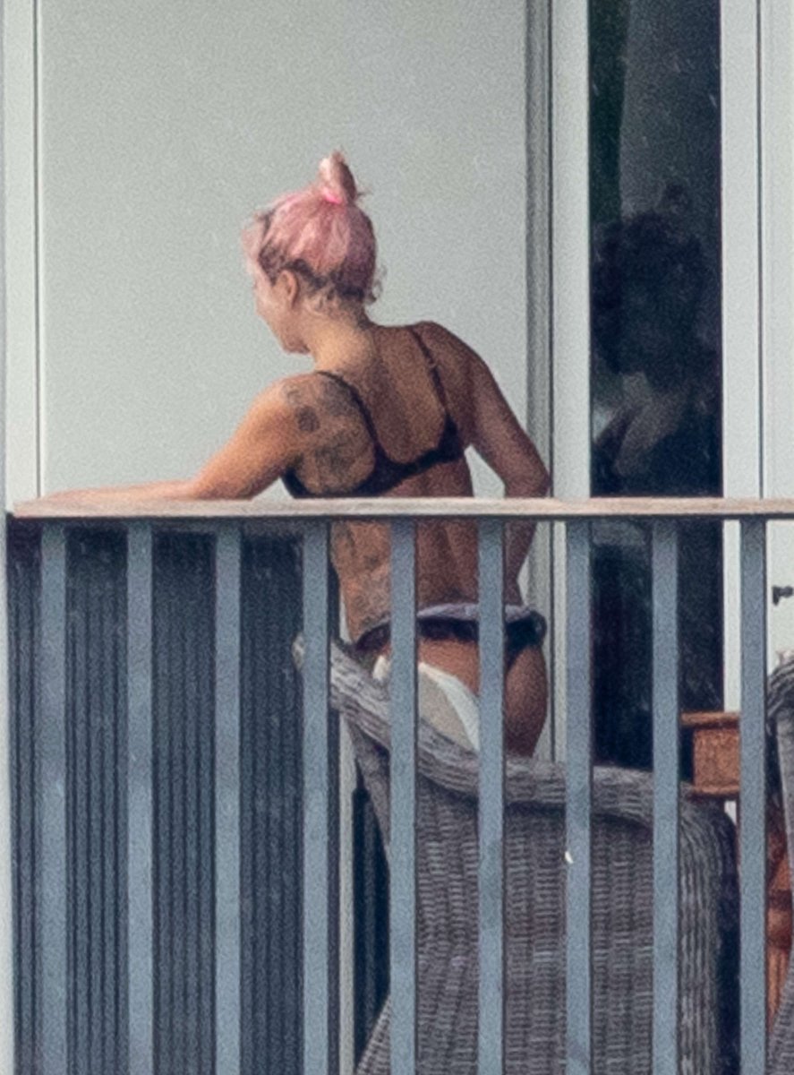 Lady Gaga Is Nude For Her Picture Of The Day