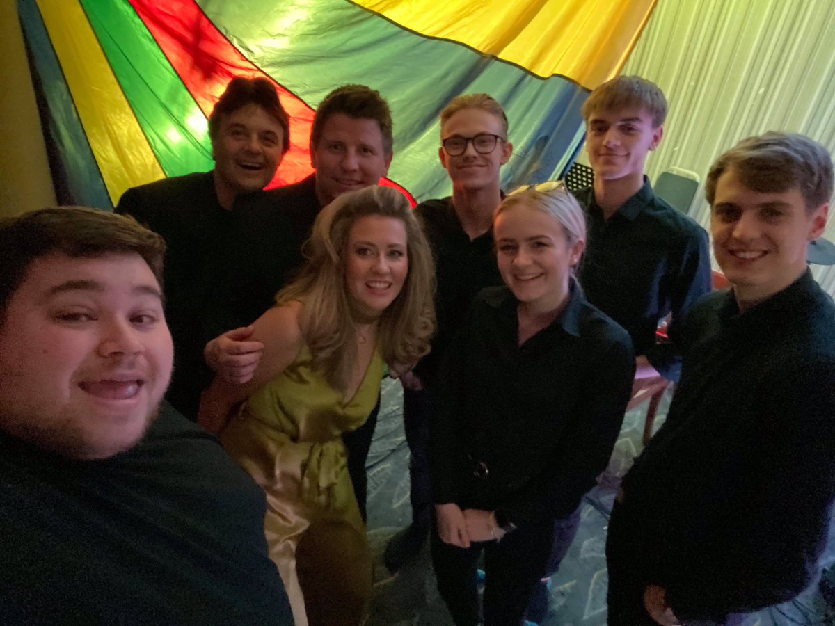 Dream team <a href="/DLLSpeke/">David Lloyd Speke</a> ❤️ loving it! @mike_holoway <a href="/mommatread/">Helen Noble</a> <a href="/GrahamTudor77/">Graham Tudor</a> <a href="/jordhewitt/">Jordan Hewitt</a> and our amazing band!