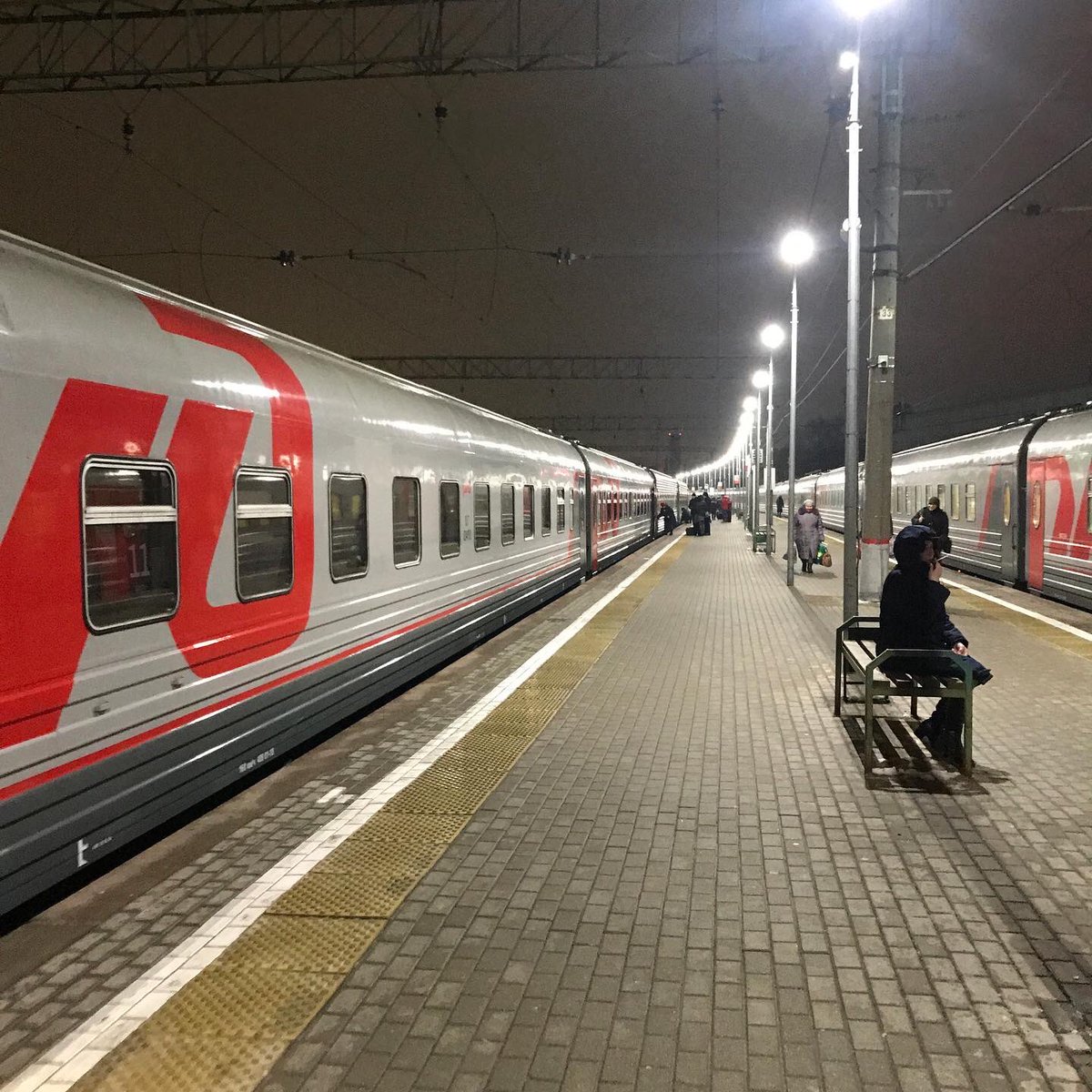 I just got on the  @rzd_official No. 2 train from  #moscow to  #vladivostok. This  #transsiberian route is over 9200km, the longest single train ride in the world. It will take 6 days and change in one direction. THREAD (I’ll add throughout the journey):