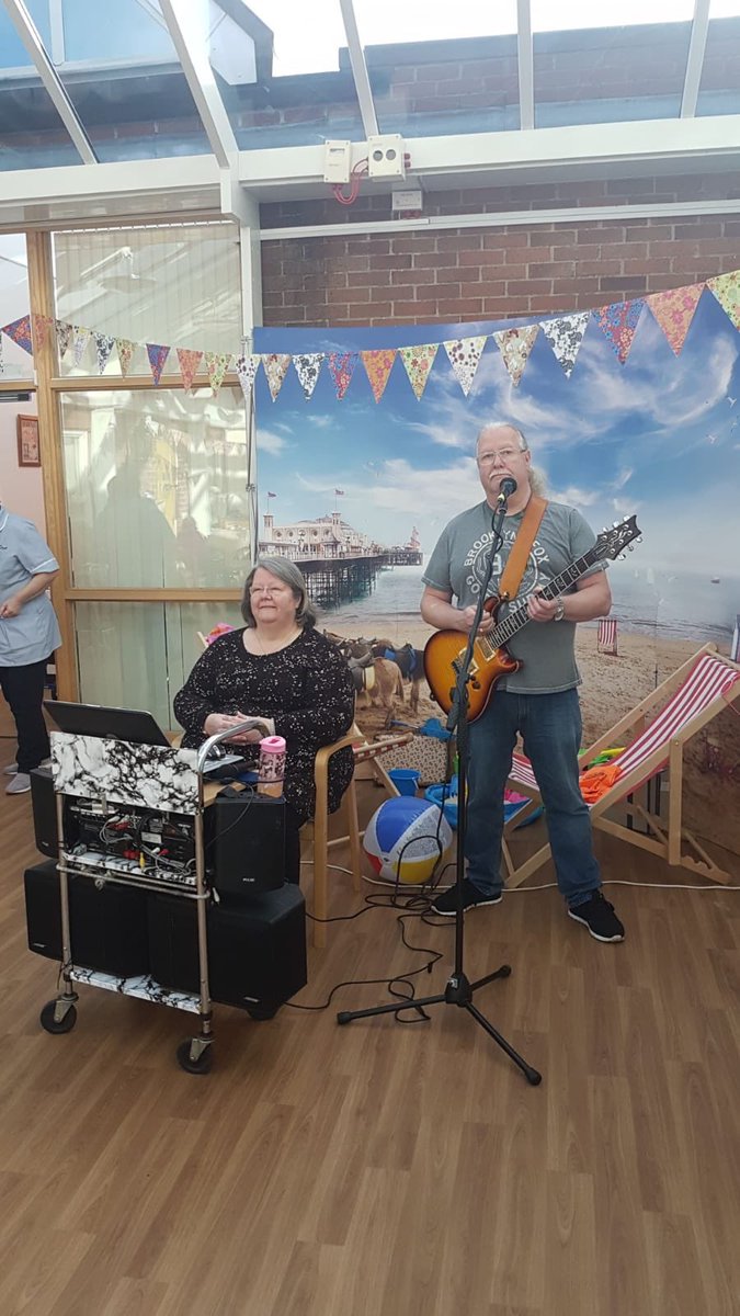 manda_70's tweet photo. A fun day had by all celebrating Dignity Action Day at Marrow House.  Singing and dancing with the entertainment this morning and Afternoon Tea later.  Raising awareness and having fun.
@DignityCampaign @SoTCityCouncil #DAD2020 #TeamMarrow #DignityTree https://t.co/YLWQMCj5m5