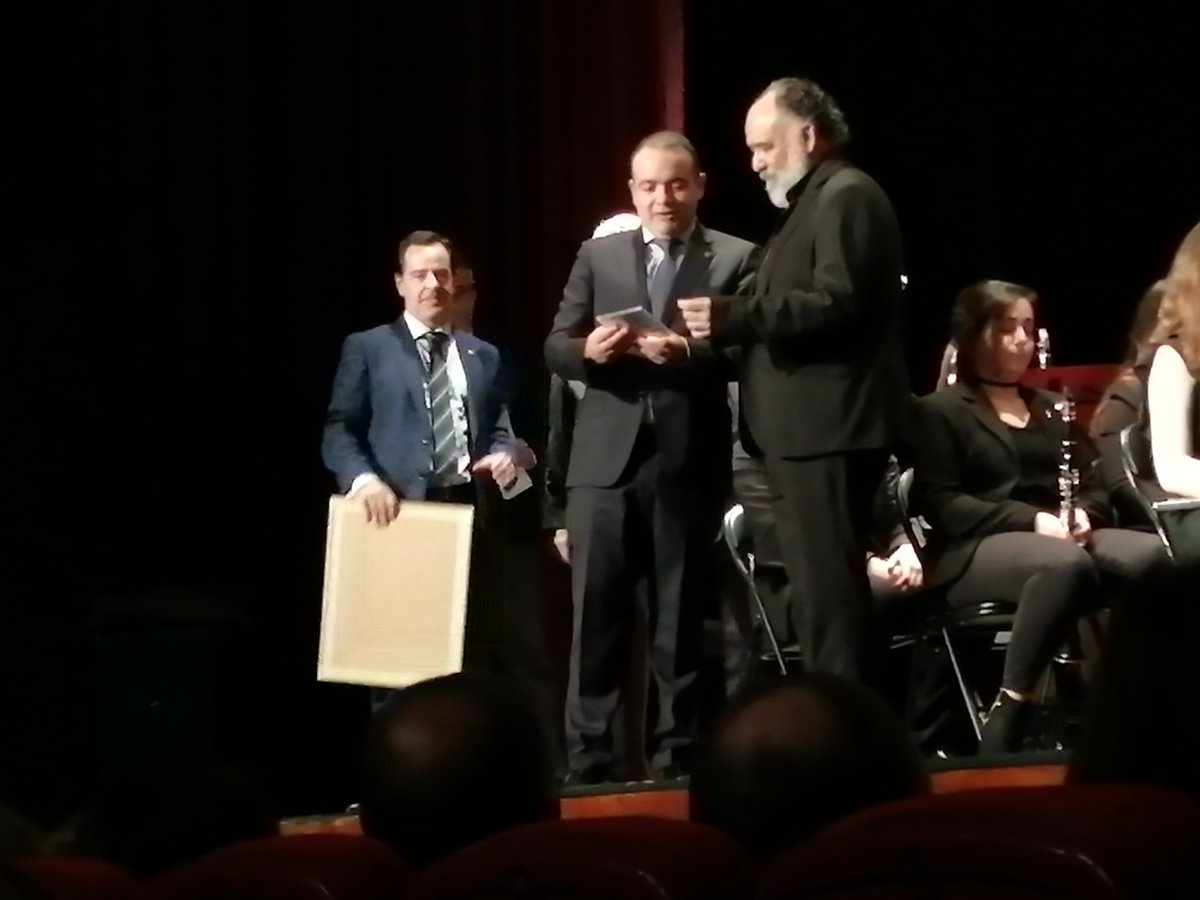 U_M_Cartagonova's tweet photo. Nuestros hermanos de la @JdC_Cuenca nos entregan un gran regalo sorpresa fruto del hermanamiento musical de las Semanas Santa de #Cuenca y #Cartagena https://t.co/Rrzo99A2PE