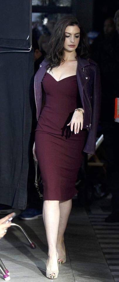 pictures's tweet photo. anne hathaway https://t.co/C7oXb4lt1W