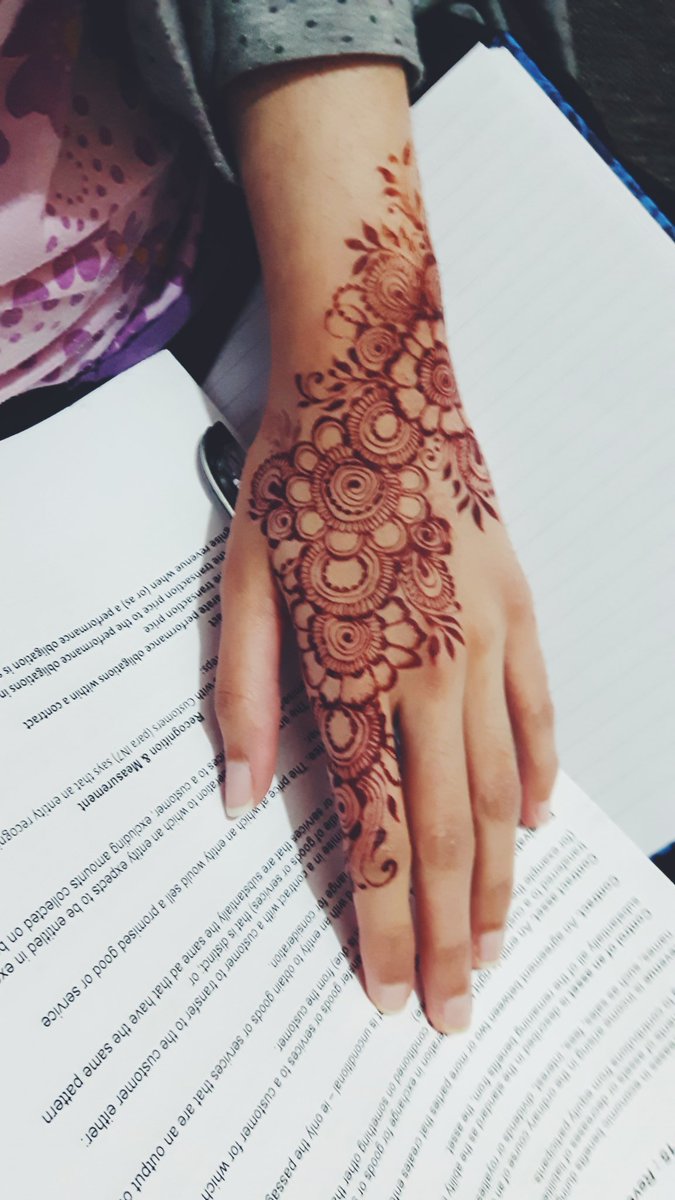 Hibaah_yar's tweet photo. I art during study hours.
#PreparingToFail🤦🏻♀️ https://t.co/pjR1uZrUvm