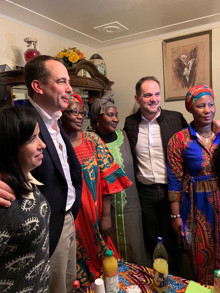 HalimaMenhoudj's tweet photo. #Montreuil ça c’est une réunion d’appartement☺️ chaleureuse, pleine de monde, de familles, de jeunes avec @PatriceBessac @glechequer @Dramemariam12 du bonheur ! #MontreuilEstUneChance https://t.co/hZKMhtiWwE