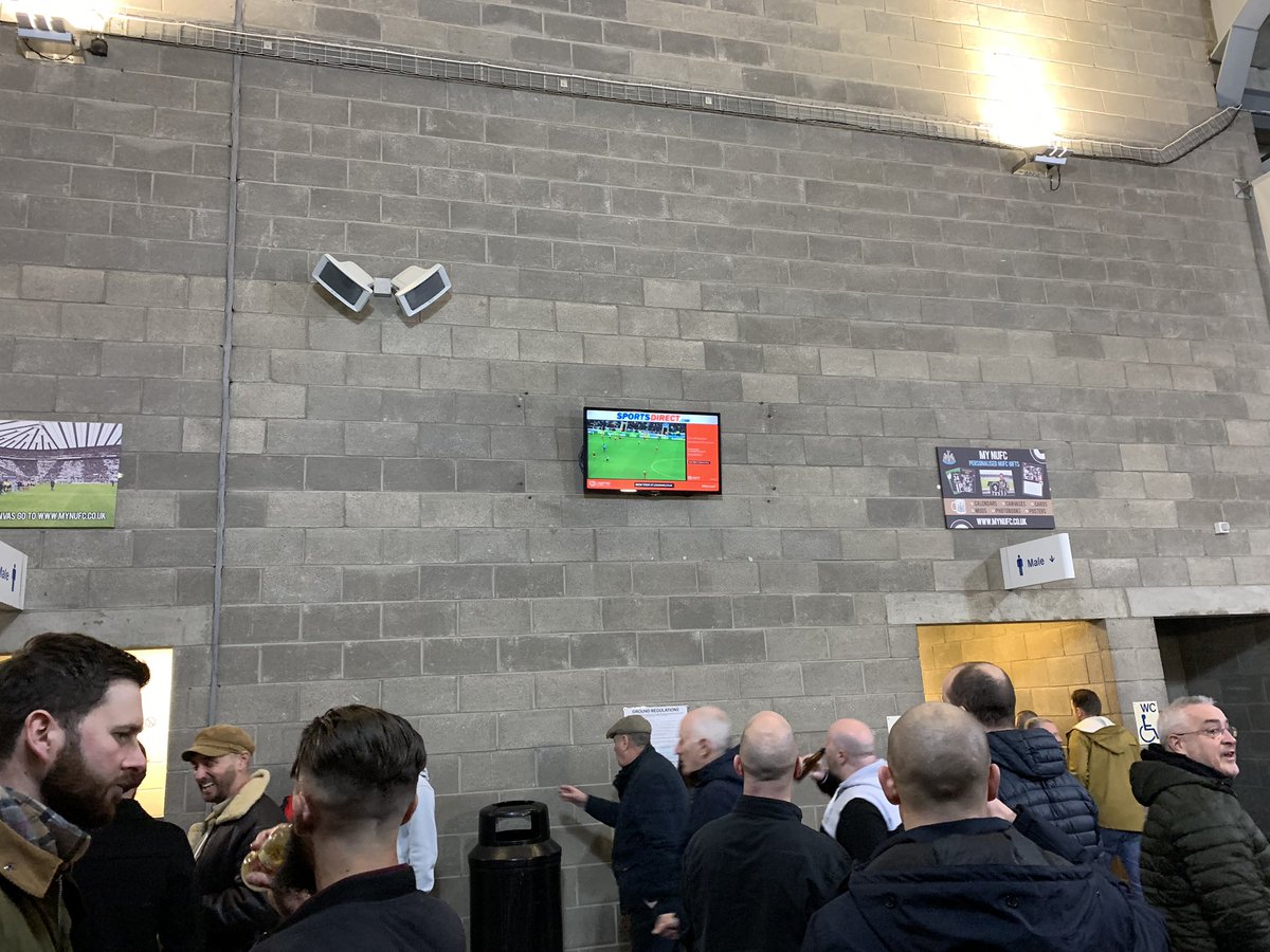 Budget cuts  <a href="/NUFC/">Newcastle United</a>  bracket frame size compared to tv size now? If you don’t have glasses you ain’t seeing the results on this tv 🙄#NUFC #NUFCTakeover #PrayForTakeover