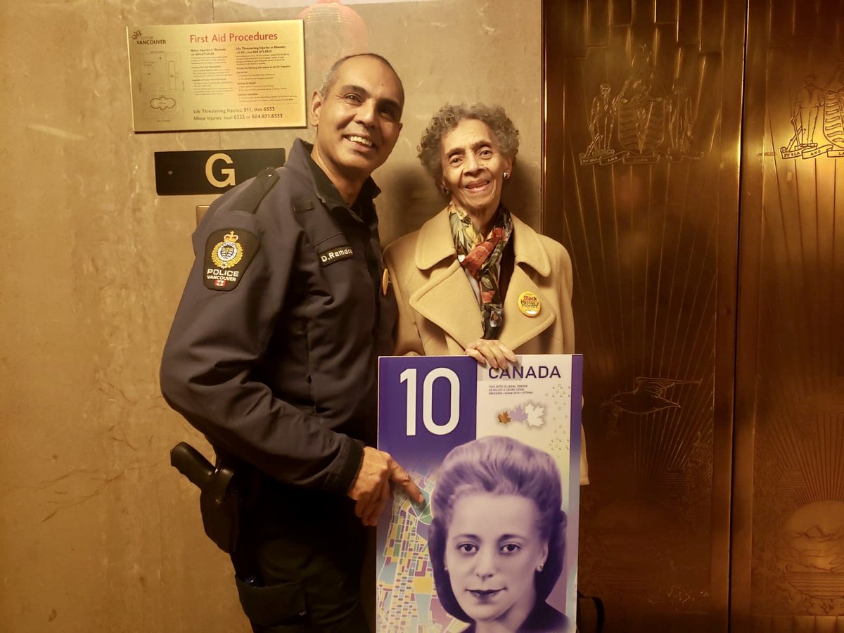 Last night Cst. Darren Ramdour had the honour of meeting the niece of Canadian civil rights activist #ViolaDesmond. Ms. Desmond is the first black person and first non-royal woman on a regularly circulating Canadian bank note. #BlackHistoryMonth #vpd