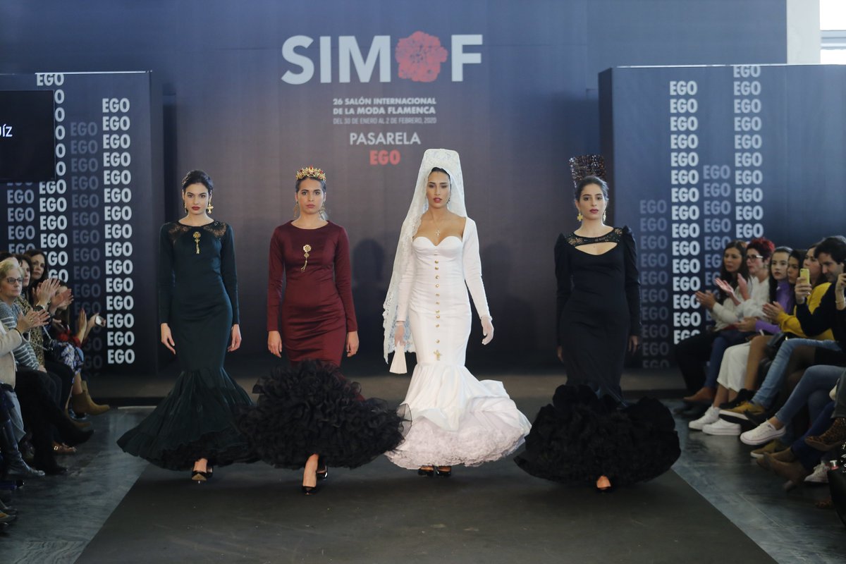 simofsevilla's tweet photo. ¿Cómo lleváis la tarde del sábado? En @fibesevilla sigue volando el color, la creatividad, los volantes, las telas y las sonrisas con #SIMOF2020. Ejemplo de ellos son estas fotitos de #SIMOFEGO ¿Os gustan? #FelizSabado #eventos #Sevillahoy https://t.co/oosl3vBv7D