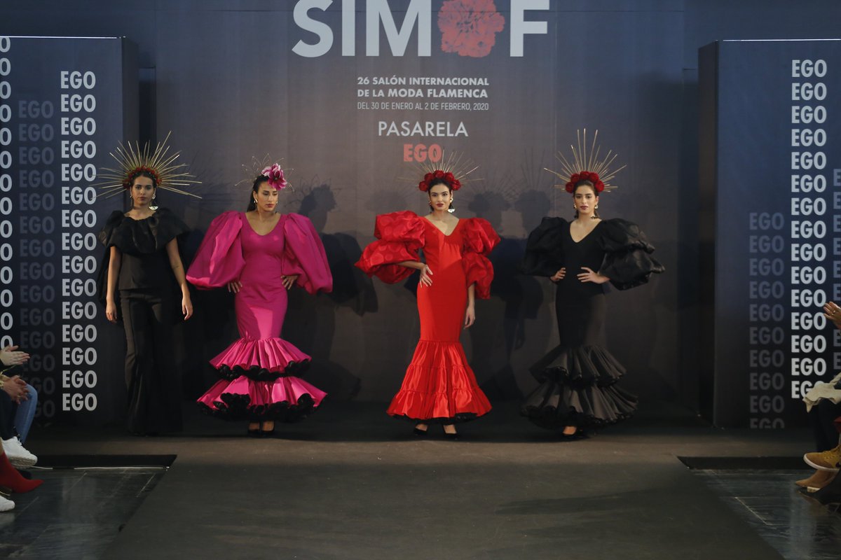 simofsevilla's tweet photo. ¿Cómo lleváis la tarde del sábado? En @fibesevilla sigue volando el color, la creatividad, los volantes, las telas y las sonrisas con #SIMOF2020. Ejemplo de ellos son estas fotitos de #SIMOFEGO ¿Os gustan? #FelizSabado #eventos #Sevillahoy https://t.co/oosl3vBv7D