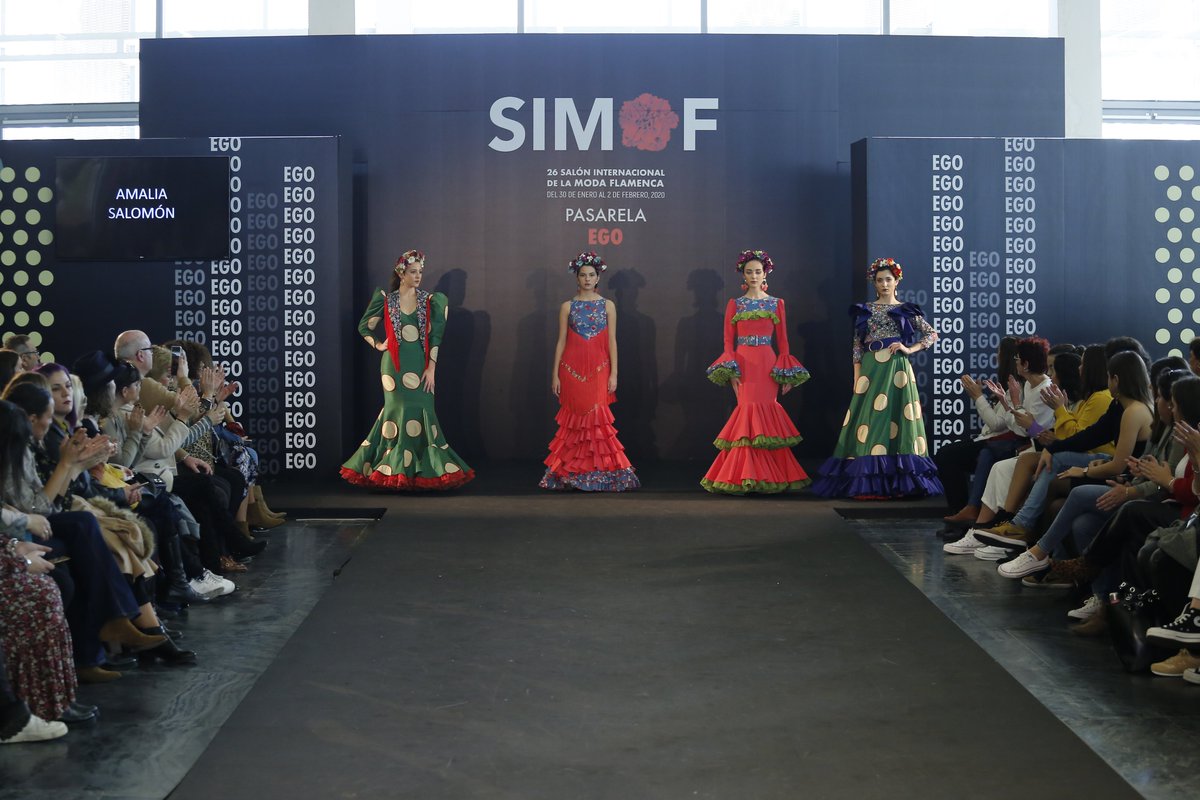 simofsevilla's tweet photo. ¿Cómo lleváis la tarde del sábado? En @fibesevilla sigue volando el color, la creatividad, los volantes, las telas y las sonrisas con #SIMOF2020. Ejemplo de ellos son estas fotitos de #SIMOFEGO ¿Os gustan? #FelizSabado #eventos #Sevillahoy https://t.co/oosl3vBv7D