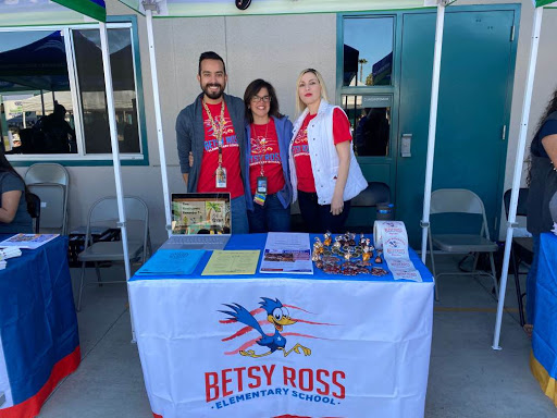 RossRoadrunners's tweet photo. Come visit the Betsy Ross booth at The Kindergarten Festival! We are enrolling students and handing out goodies! (1000 S Harbor Blvd, Anaheim) #eSTEAMD #Rossome @AnaheimElem https://t.co/xmqeBH4y4E