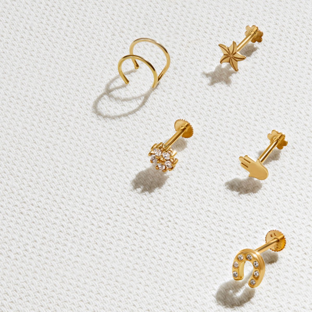 FieldsJewellers's tweet image. Mini huggies or petite studs. Mix them, match them, stack them your way - perfect for any occasion and sweet surprises for this #ValentinesDay. 

Share your faves with your Valentine in the comments below. 

bit.ly/Fields_Earring…

#EarringStack #EarStack #FieldsSparkle