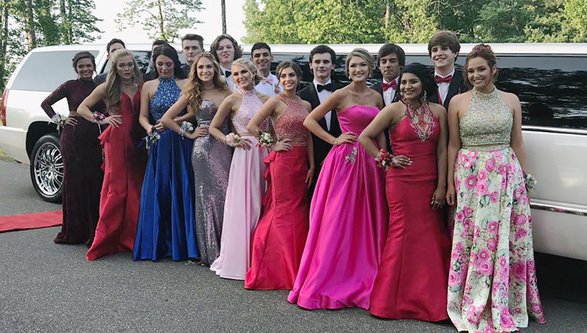 TriSeniorYear's tweet photo. Prom is just a few short months away! 🕺💃From Lifestyle Limousine Company: The Top 5 Things You Should Ask Before Renting a Limo. Check out their coupon on our home page too! #classof2020 #prom2020 #prom #limo #senioryear #trianglesenioryear
https://t.co/Z90atzsGD9 https://t.co/USOHhZ6FqY