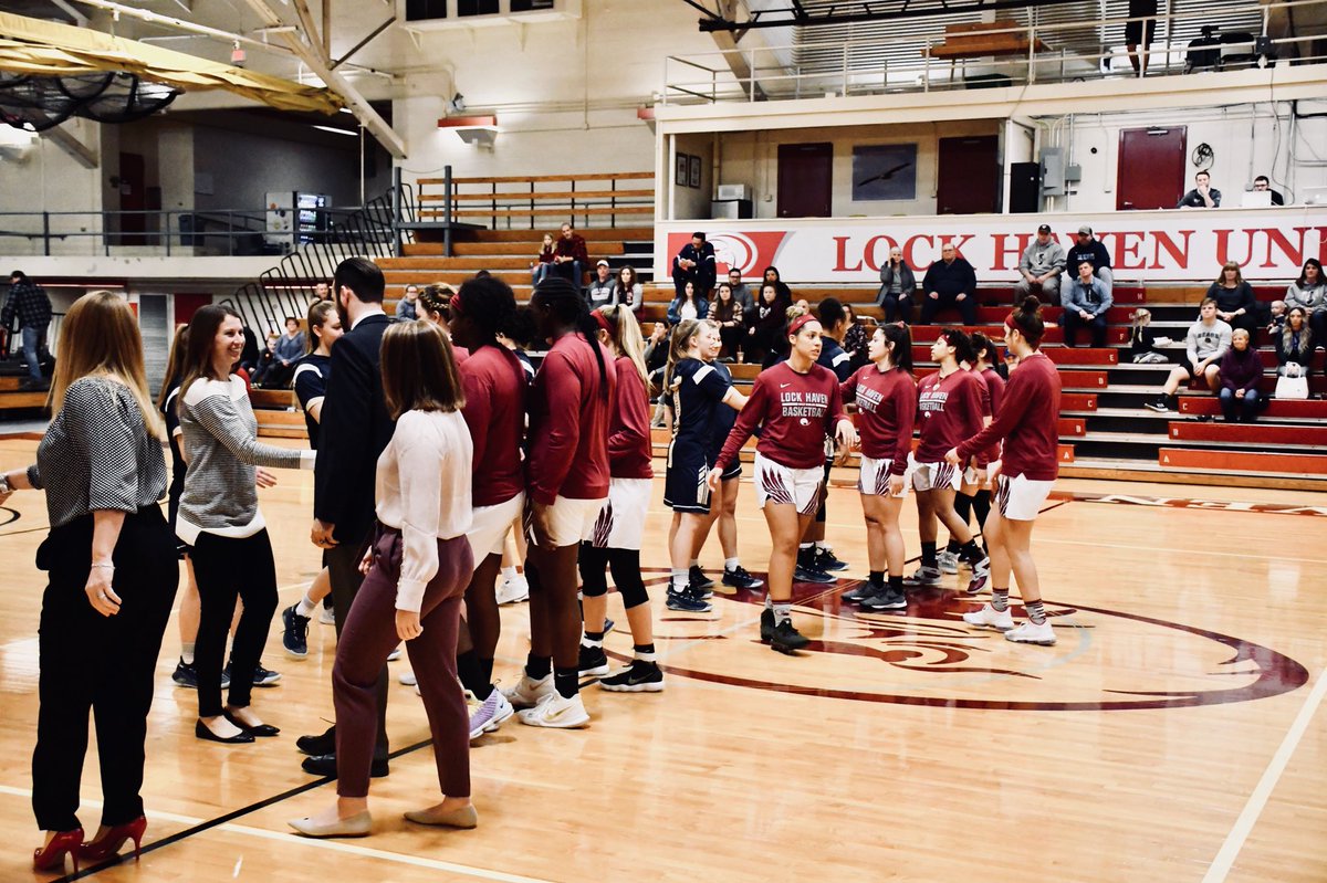 HavenAthletics's tweet photo. WBB: Exchanging handshakes with Shepherd before todayโs game! #PSACSportsmanship week ๐ https://t.co/tRUhjc7IlI