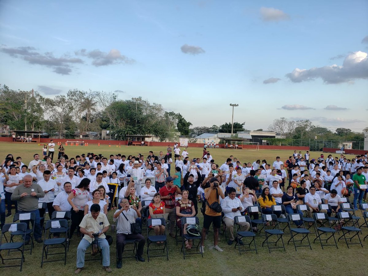 juntosxlapazmx's tweet photo. En Valladolid, Yucatán, se dió el banderazo de inicio de la Estrategia Nacional para la Prevención de las Adicciones con actividades y talleres que vinculan a los jóvenes con su comunidad. 🤝🎨🔬♟️🎭🃏ℹ️

#EscuchemosPrimero https://t.co/Q2cK04qLpC