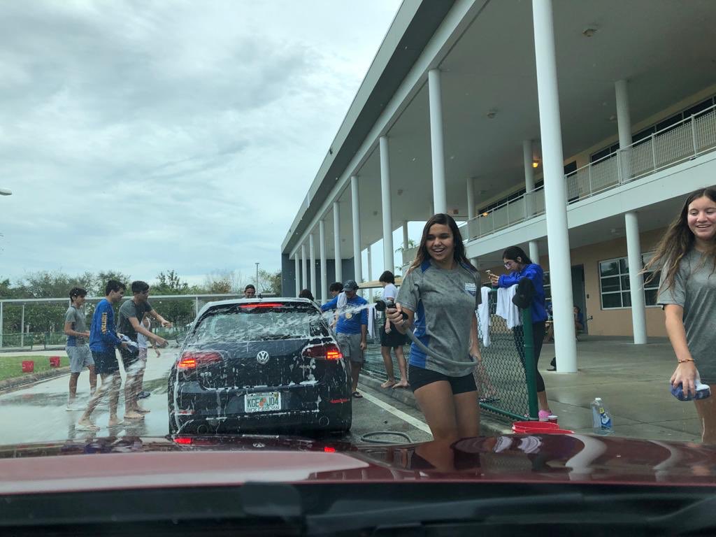 cbhs_wapo's tweet photo. 2020 CBHS Water Polo Car Wash was a success! Thank you everyone for coming out! Let’s have a great season Lightning! 🌩 ⚡️ https://t.co/xXbLKMLPwk
