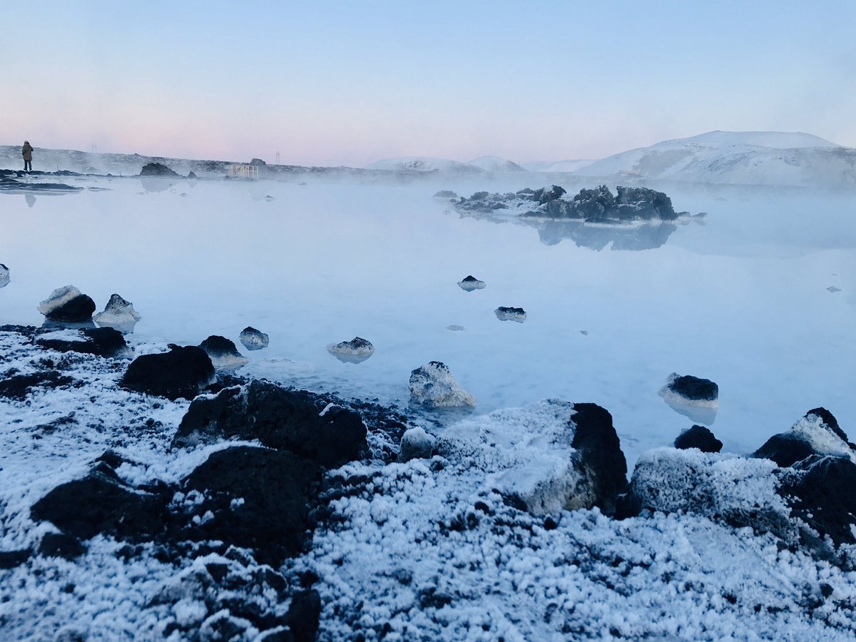Blue lagoon in Iceland 🇮🇸 with the sun setting in the background