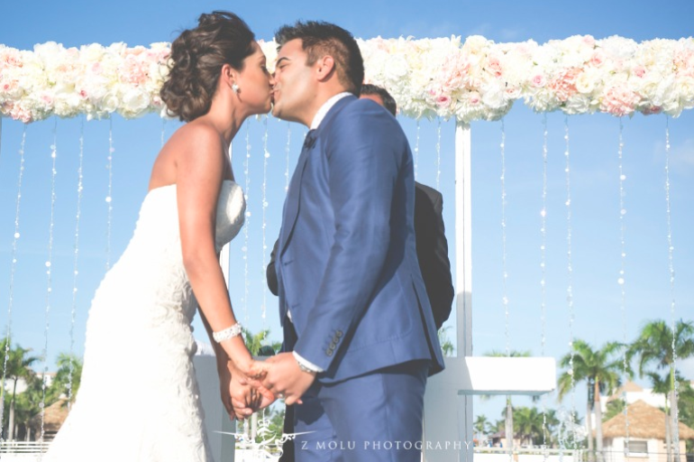 FollowIWS's tweet photo. This Magical Celebration at Hard Rock Punta Cana Redefines Beach Weddings! #indianwedding #destinationwedding 

https://t.co/hmMNsNYieN https://t.co/aKRb9VjYgS