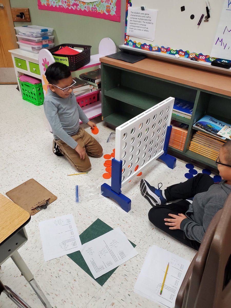 LisaMarie2515's tweet photo. When students are having fun,they love to learn!
#Mackeyes
#secondgrade
#engagement https://t.co/G9bu3EZGpC