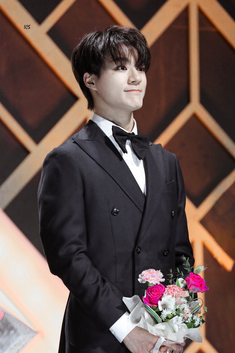 IScentedtea's tweet photo. 200130 서울가요대상 
왕자님👑💚💚
#제노 #JENO #NCTDREAM https://t.co/LjAQWmVBLj