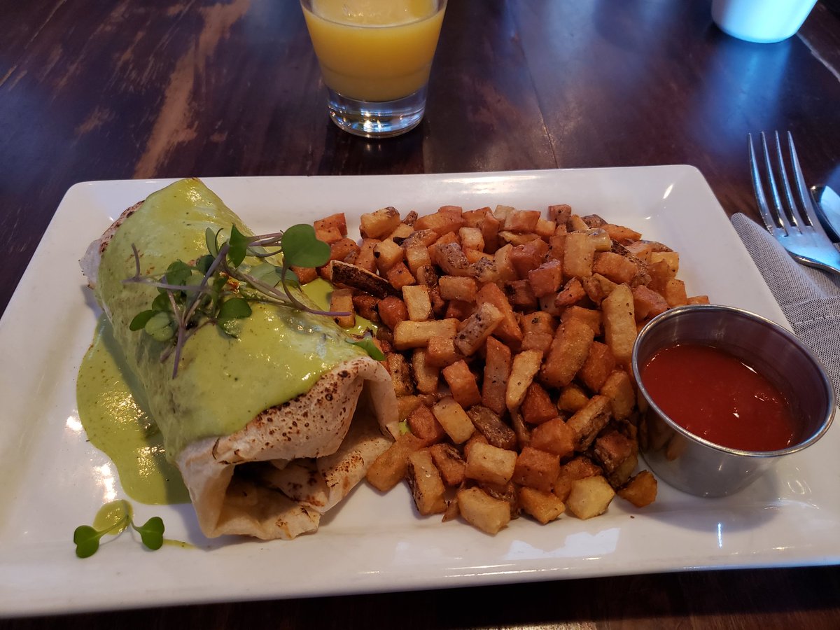 PerfectPourMag's tweet photo. Doing brunch right! @TheFarmhouseKC https://t.co/aXeZBeJiie