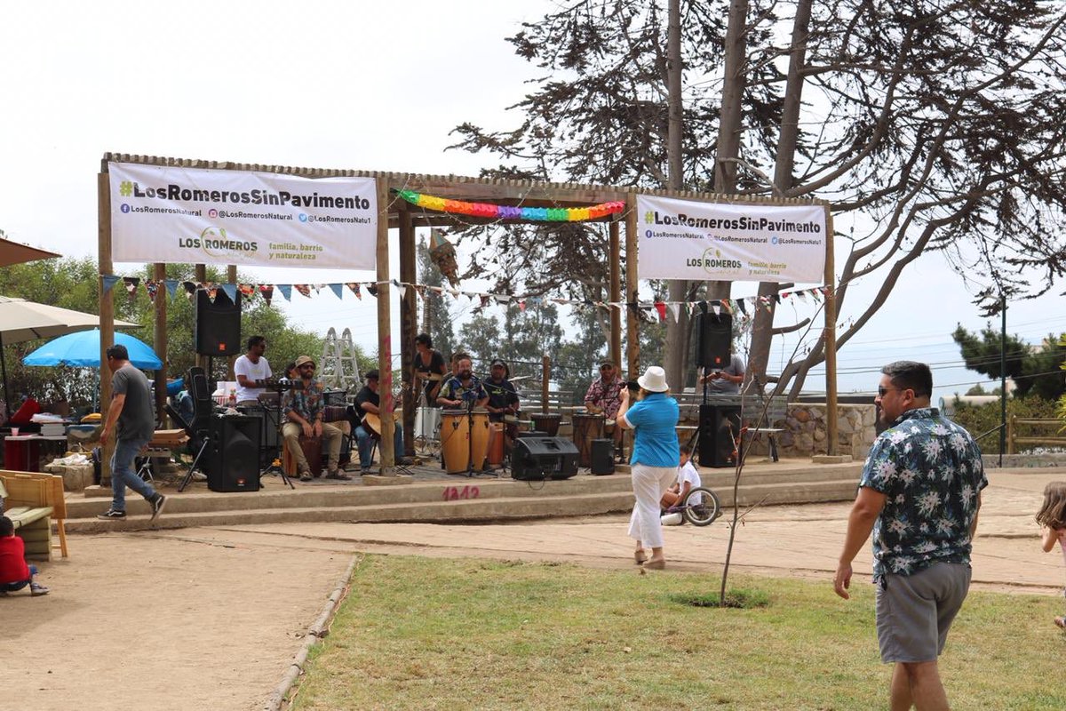 losromerosnatu1's tweet photo. Comenzando nuestra 1ra Acción Artístico Cultural contra la Pavimentación anunciada por la Muni de #concon #LosRomerosSinPavimento #LosRomerosNatural #ChaoCemento https://t.co/plVKKa6I8t