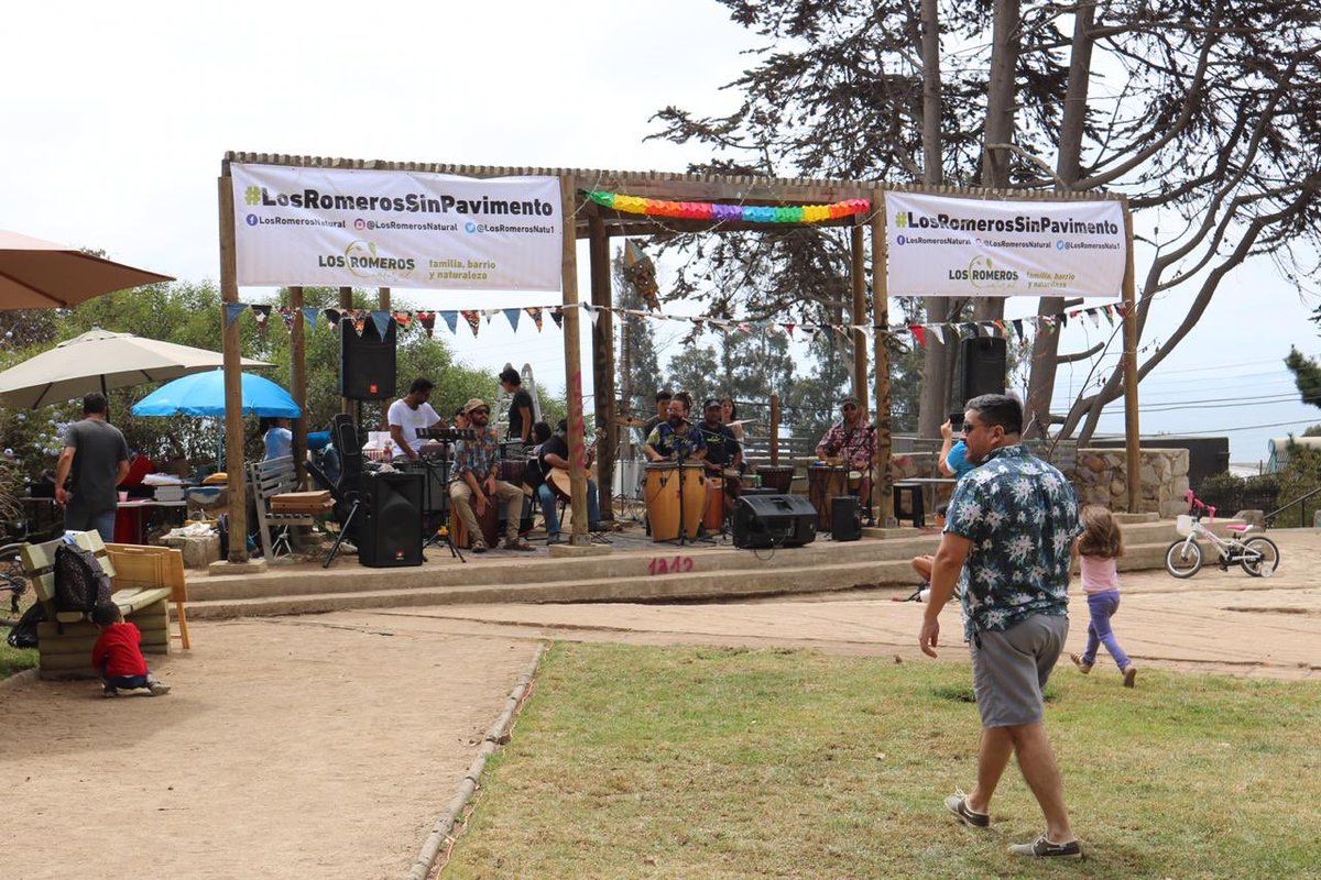 losromerosnatu1's tweet photo. Comenzando nuestra 1ra Acción Artístico Cultural contra la Pavimentación anunciada por la Muni de #concon #LosRomerosSinPavimento #LosRomerosNatural #ChaoCemento https://t.co/plVKKa6I8t
