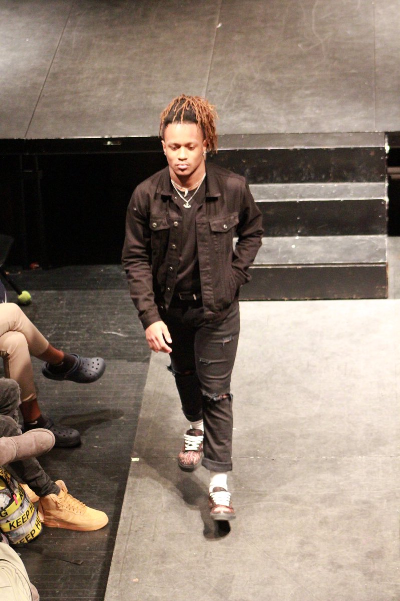 chilllmar's tweet photo. fashion killa https://t.co/UAg1YTy2AU