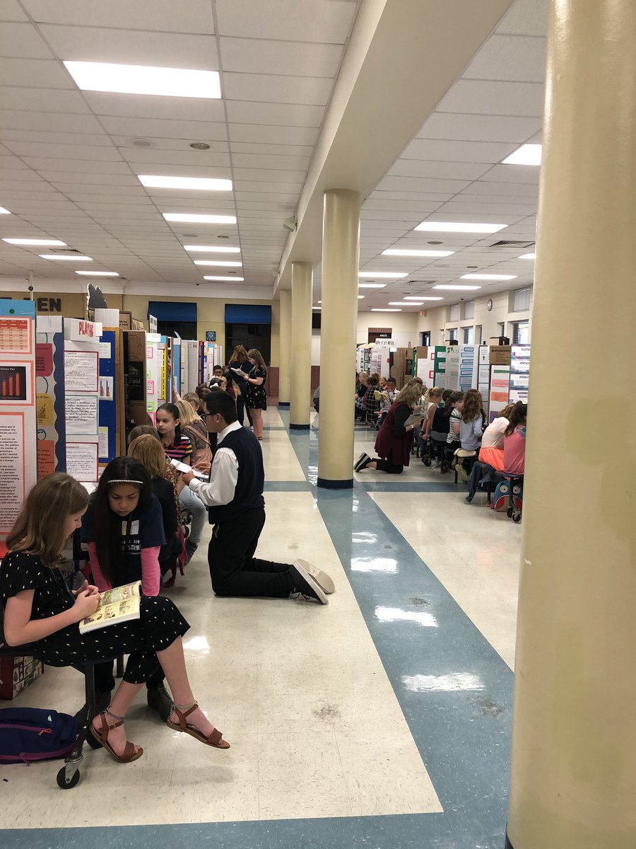 vhilton1's tweet photo. So many wonderful volunteer judges at the @pascoschools STEM Showcase! Thank you for your time and expertise in working with these awesome scientists! #youarethebest #thankyou #PascoScience #worldclasseducation https://t.co/xfJKN4jiZg